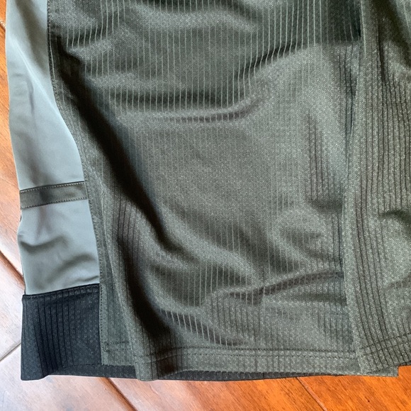 NWT Nike boys sport shorts. Boys size xl. - Picture 3 of 6